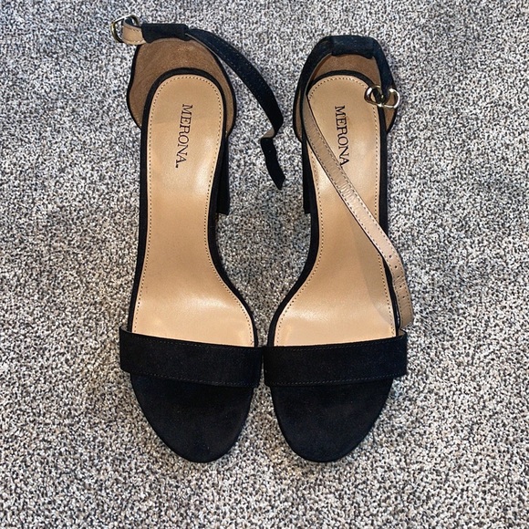 Black Heels - Picture 3 of 4